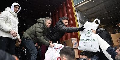 Bursasporlu futbolculardan depremzedelere yardım