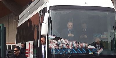 Cumhurbaşkanı Erdoğan Bursa'da çocuklara oyuncak Togg dağıttı