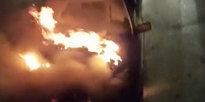 Gemlik'te seyir halindeki otomobil alev alev yandı