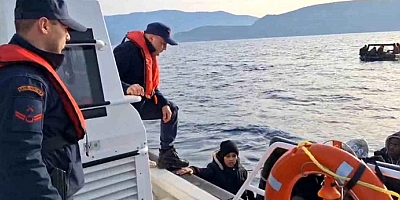 İzmir'de yasa dışı göçmen operasyonu: 52 kişi kurtarıldı