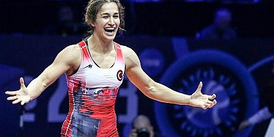 Kadınlar güreşte Çavuşoğlu dünya şampiyonu