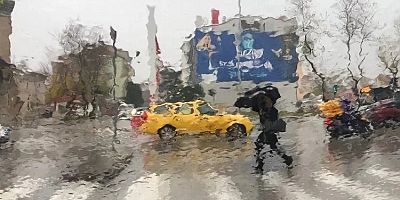 Meteoroloji uyarmıştı: Bursa'yı kuvvetli sağanak ve fırtına vurdu!