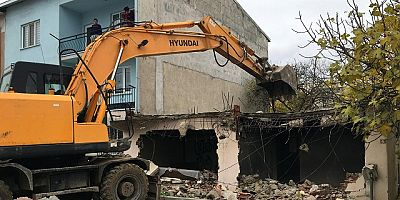 Osmangazi'de Metruk Binalar Tehlike Olmaktan Çıkıyor