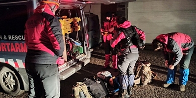 Uludağ'ın zirvesinde mahsur kalan 3 amatör dağcıya 14 saat sonra ulaşıldı