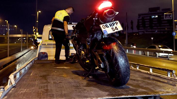 Zeytinburnu'nda kaza yapan motosikletteki 2 kişi öldü
