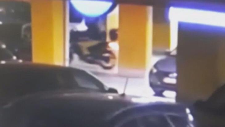 1 haftada 4 motosiklet çalan hırsızlar böyle görüntülendi