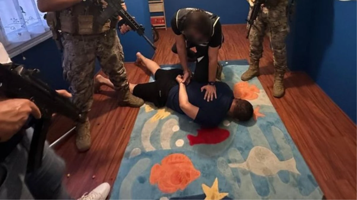 3 yıldır aranan suç örgütü lideri yakalandı! Operasyon anı polis kamerasında