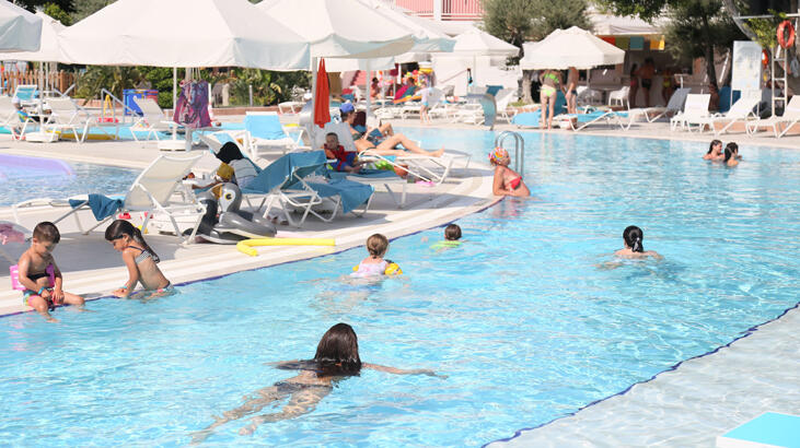 500 milyon kişi maskeli tatil yaptı