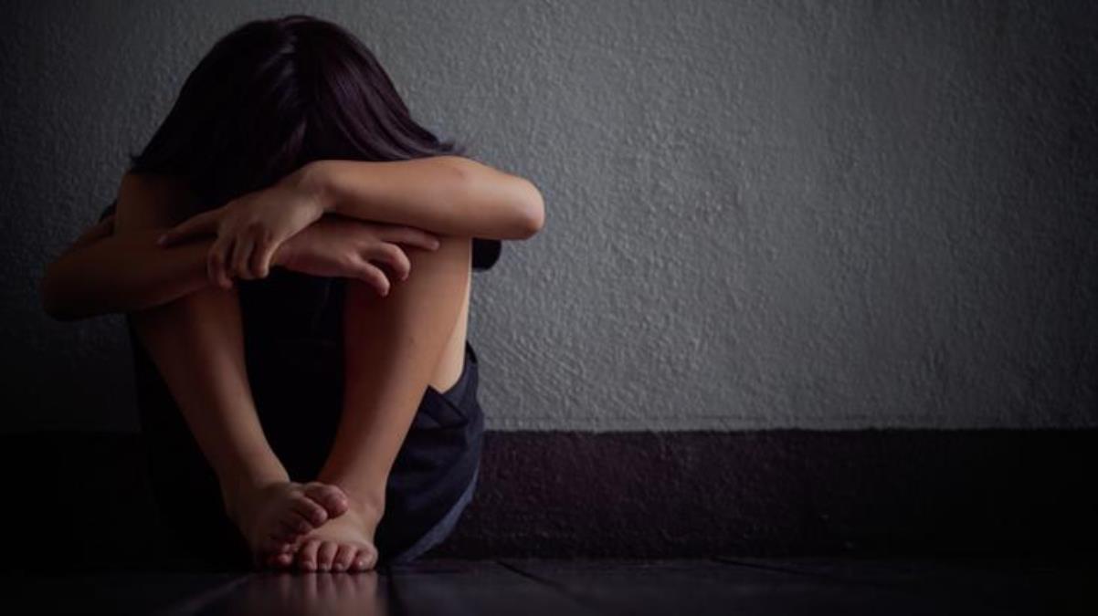 6 yaşındaki kızını, spor ayakkabısı karşılığında internetten tanıştığı sapığa sattı