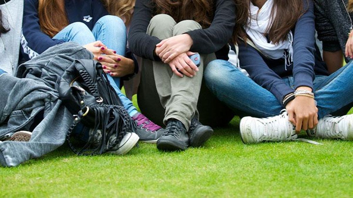 8 genç kız bir araya gelip evsiz adamı öldürdü! Olayın nedeni hala sır