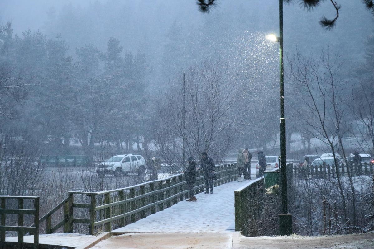 Abant'ta kar başladı