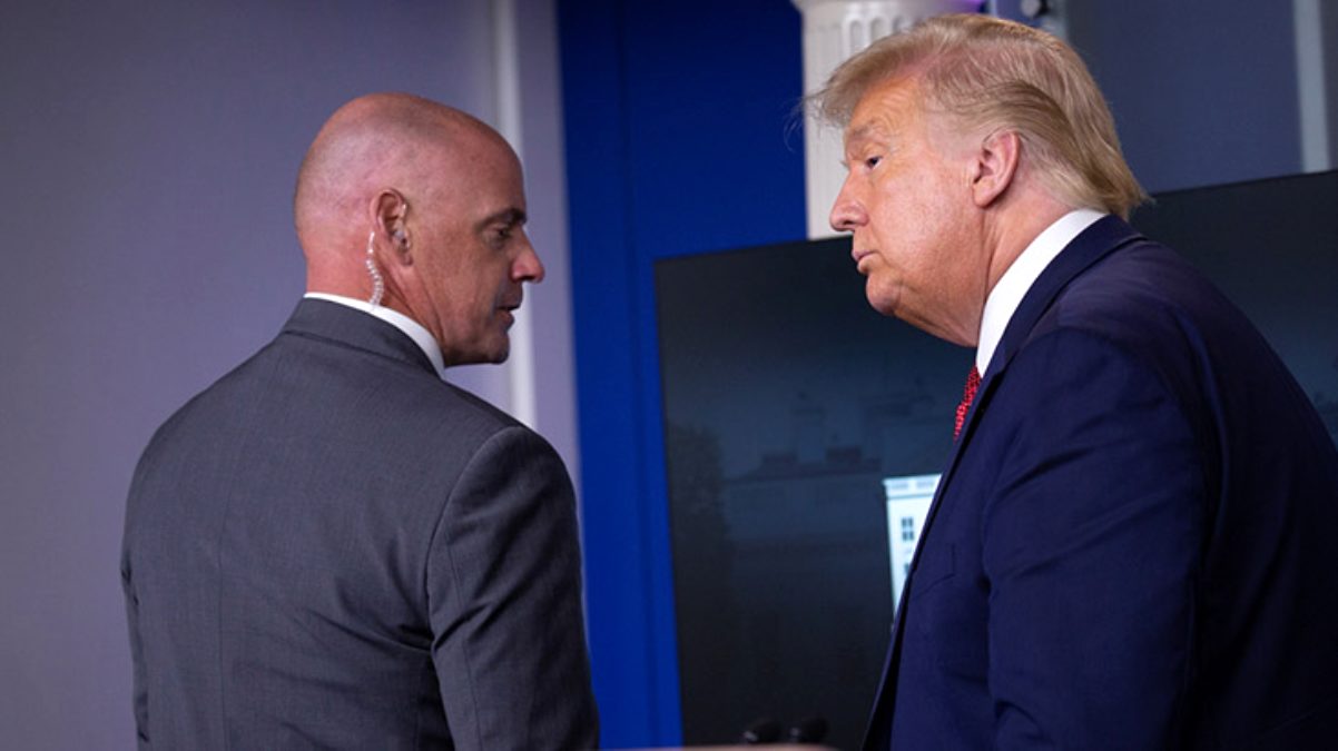 ABD Başkanı Trump basın toplantısı düzenlediği sırada Gizli Servis tarafından salondan çıkarıldı