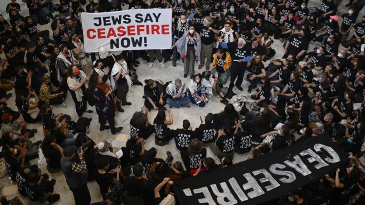 ABD'de Filistin'e destek veren Yahudiler Kongre binasını bastı