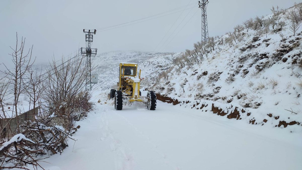Adıyaman'da 19 köy yolu ulaşıma kapandı