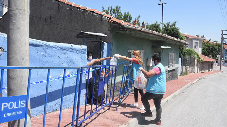 Afgan ailelere, pilav gününde koronavirüs bulaştı