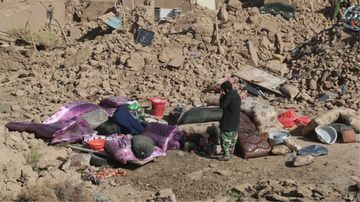 Afganistan, 11 dakika arayla 6,3 ve 5 büyüklüğünde iki depremle sarsıldı