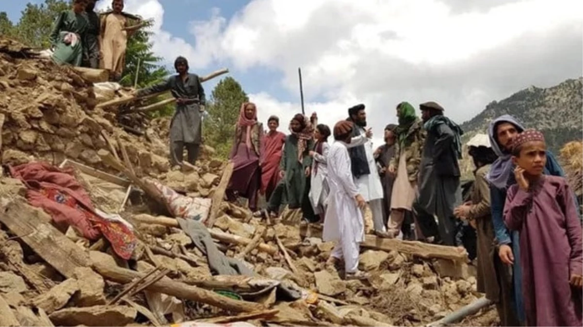 Afganistan'daki depremlerde can kaybı sayısı 320'ye yükseldi