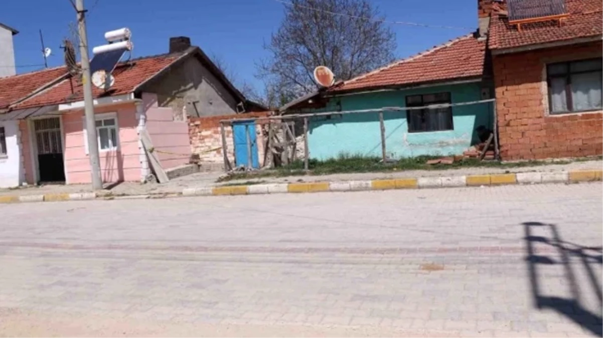 Afyonkarahisar'da bir kişi eski eşinin kocasını ve annesini pompalı tüfekle vurdu