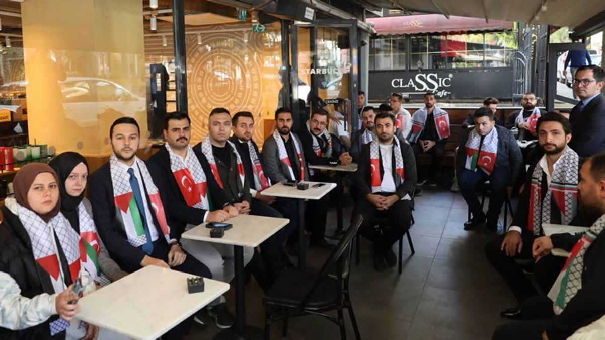 AK Parti Gençlik Kolları'ndan 81 ildeki Starbucks şubelerinde 