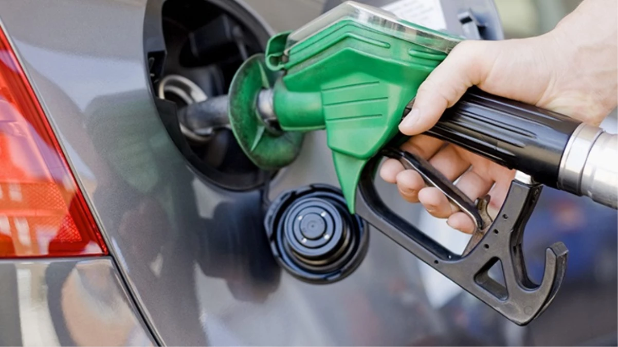 Akaryakıtta indirim! Benzinin litresi 1 lira 94 kuruş ucuzladı