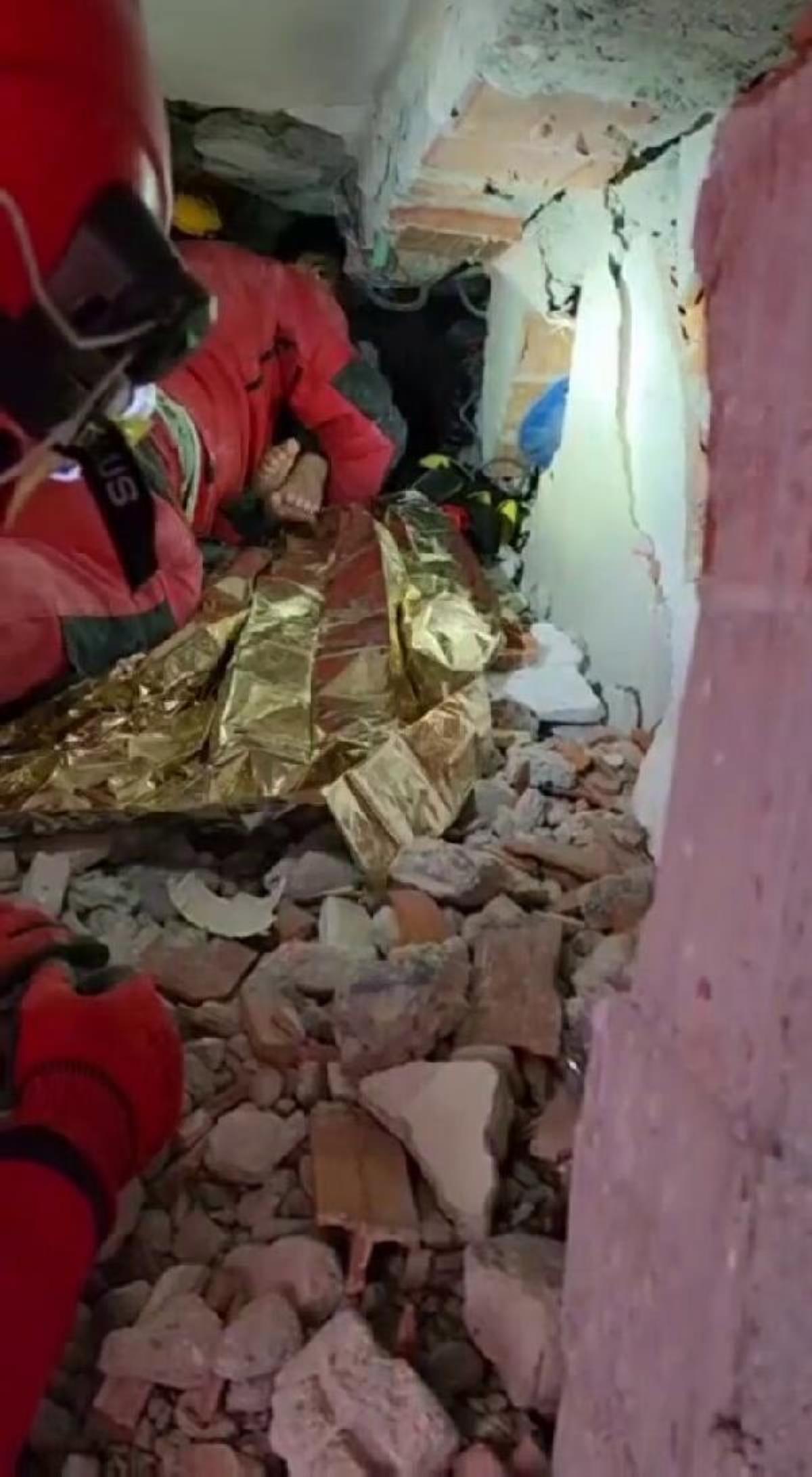 AKUT Kuşadası ekibi 19 saat sonra alperen'i kurtardı