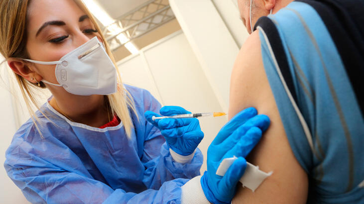 Almanya'da aşı rekoru: Bir günde 1,35 milyon kişiye aşı yapıldı