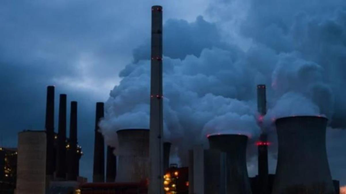 Almanya'nın eski bakanı halk ile resmen dalga geçti: Üşüyorsanız kazak giyin ve üstüne bir kazak daha giyin bu sızlanacak bir durum değil