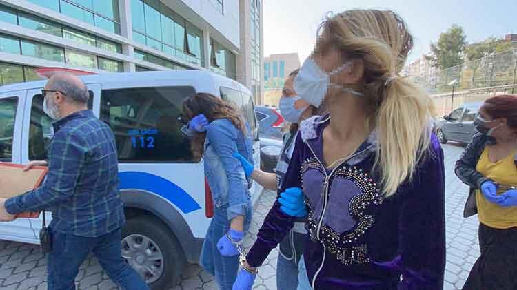 Altınları, polis otosuna saklayan hırsızlar tutuklandı