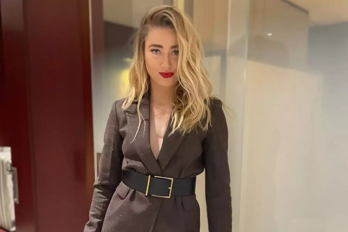 Amber Heard ikiz bebeklerini kucağına aldı! Elon Musk detayı gündem oldu