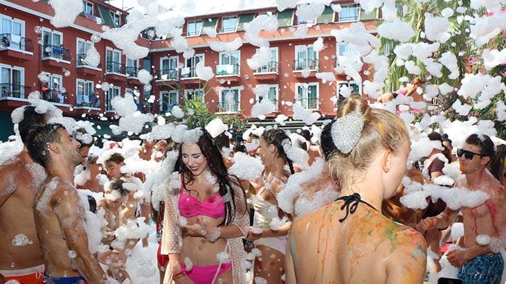 Antalya'da yeni corona virüs kararı! Köpük partisi yasaklandı