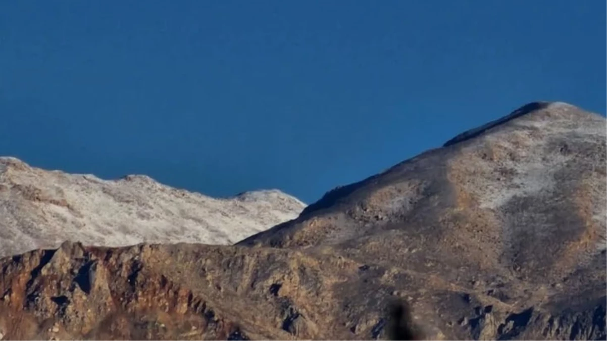 Antalya'nın Kaş ilçesinde mevsimin ilk karı düştü