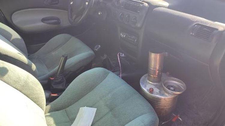 Aracında semaverden çıkan gazdan zehirlenip öldü