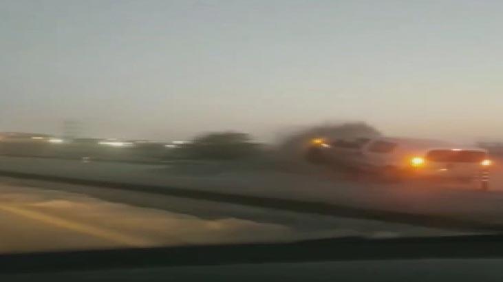 Arnavutköy'de ilginç kaza! Trafiğe kapalı yolda kum yığınına çarptı