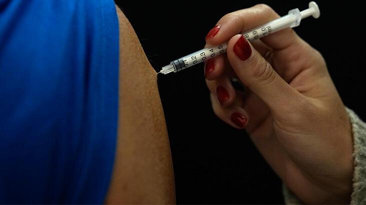 Aşı için sahte kol yaptırdı! Avrupa'nın göbeğinde görülmemiş sahtekarlık