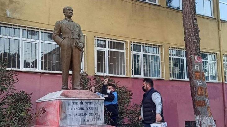 Atatürk heykeline çirkin saldırı! Vatandaşlar fark etti
