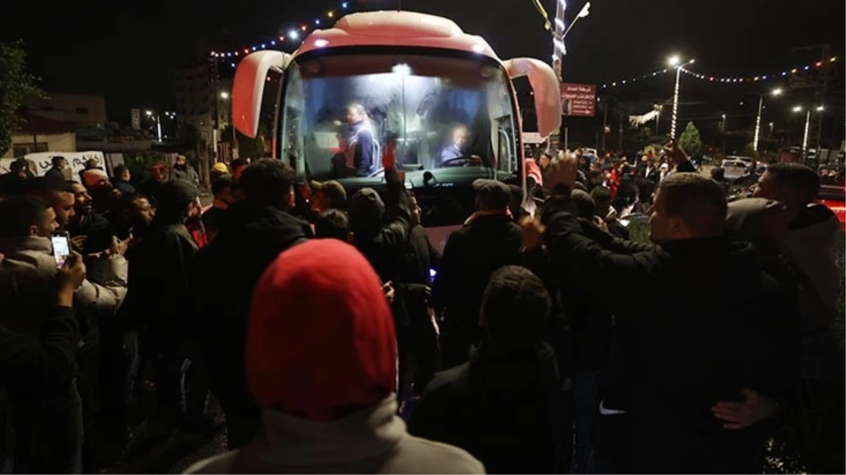 Ateşkes 2 gün daha uzatıldı! İsrail'in gün yüzü göstermediği 33 Filistinli daha serbest kaldı