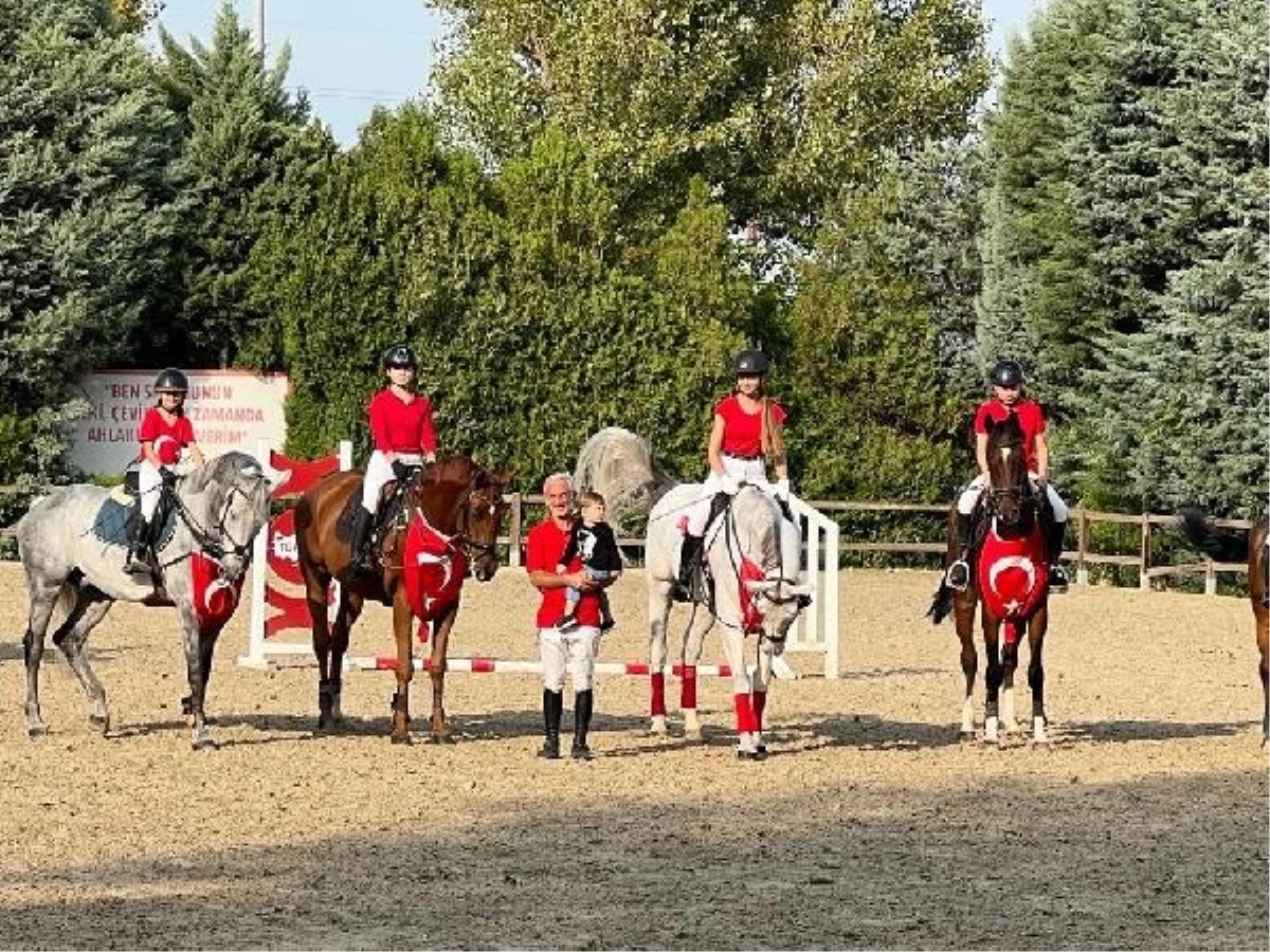Atlıspor Kulübü'nden 16 binici Cumhuriyet Bayramı'nı kutladı