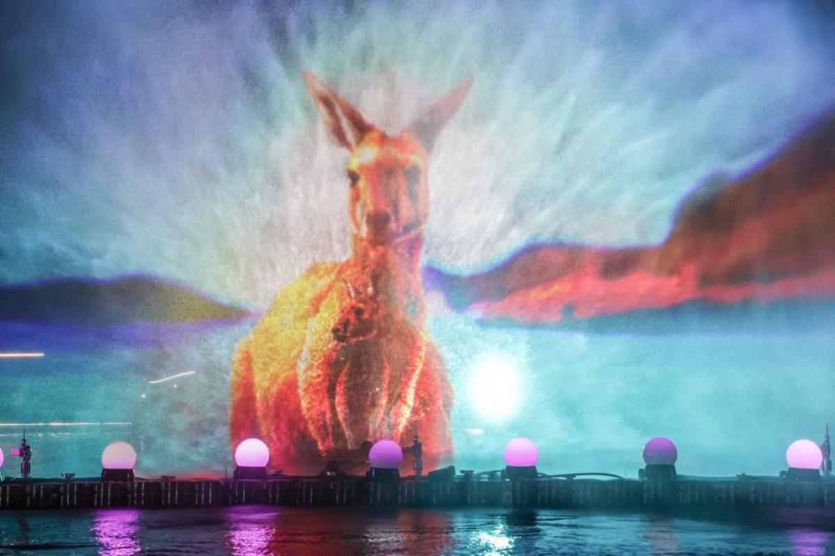 Avustralya'da Göl Üzerinde Işıklar İsimli Işık Gösterisinden Kareler