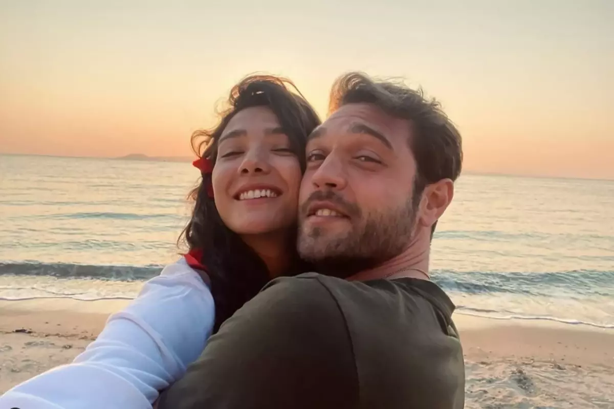 Aybüke Pusat ve Furkan Andıç'ın beklenen aşk pozu yıllar sonra geldi