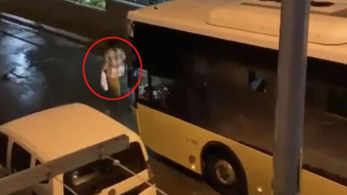 Bağcılar'da bir kadın yol ortasında yürüyerek trafiği felç etti