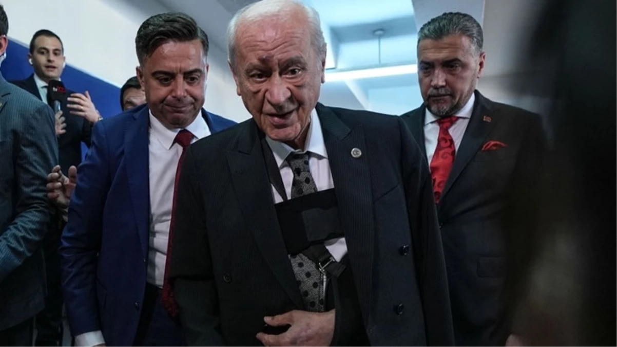 Bahçeli'nin yüzündeki morlukların nedeni belli oldu