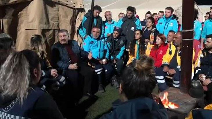 Bakan Koca, ilk sahurunu Hatay'da sağlık çalışanları ile yaptı