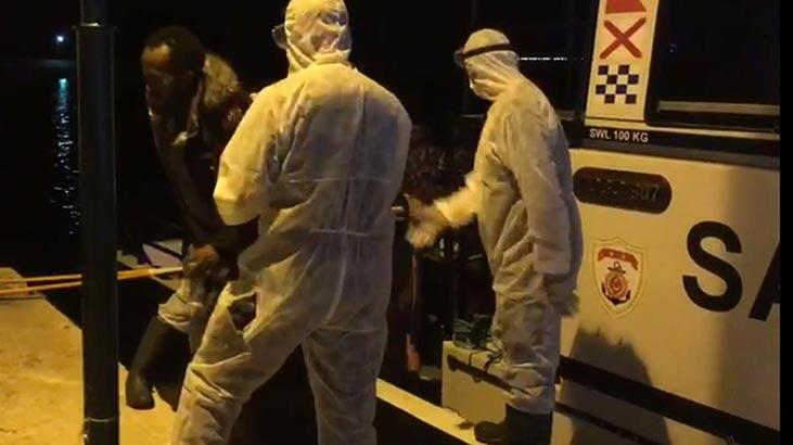 Balıkesir'de Türk kara sularına itilen 31 sığınmacı kurtarıldı
