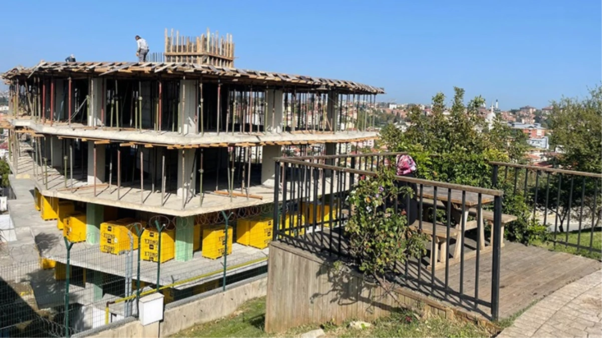 Başka yer mi bulamadınız! Üsküdar'da Şehit Halil Kantarcı Parkı'na yapılan 5 katlı bina, boğaz manzarasını bitirdi