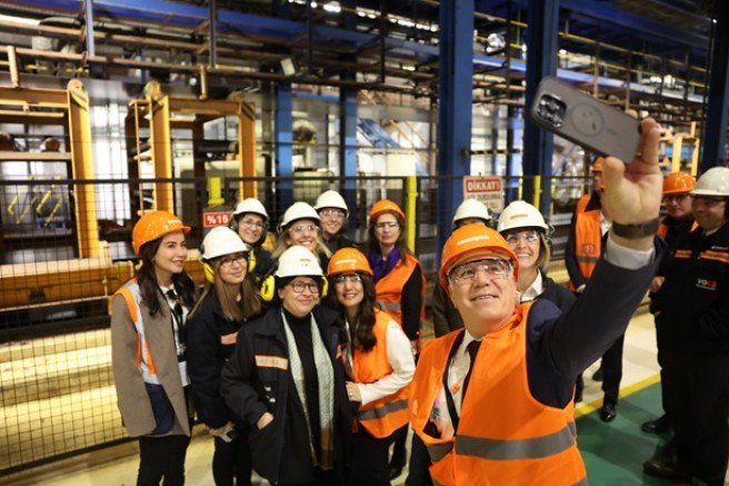 Başkan Bozbey'den kadın emekçilere anlamlı ziyaret