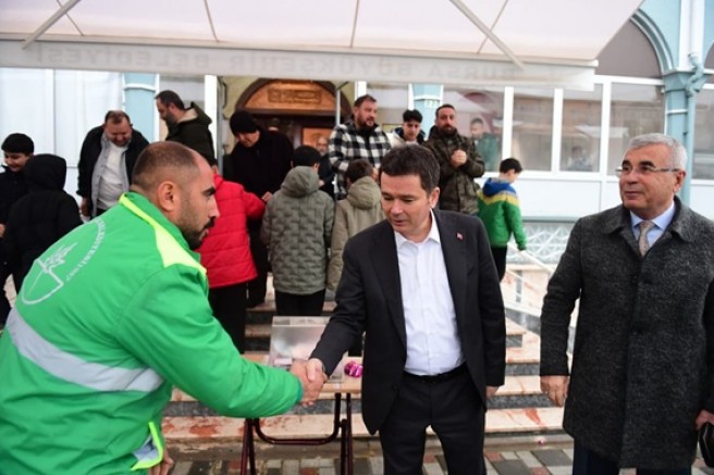 Başkan Erkan Aydın vatandaşlarla bayramlaştı