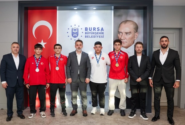 Başkan Vekili Biba, Bursa’nın gururu güreşçileri ağırladı