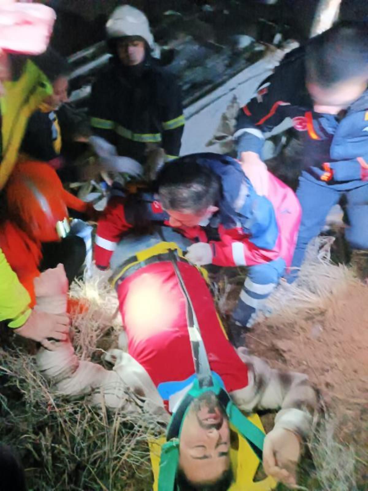 Batman'da hafif ticari araç şarampole devrildi: 2'si ağır 4 yaralı