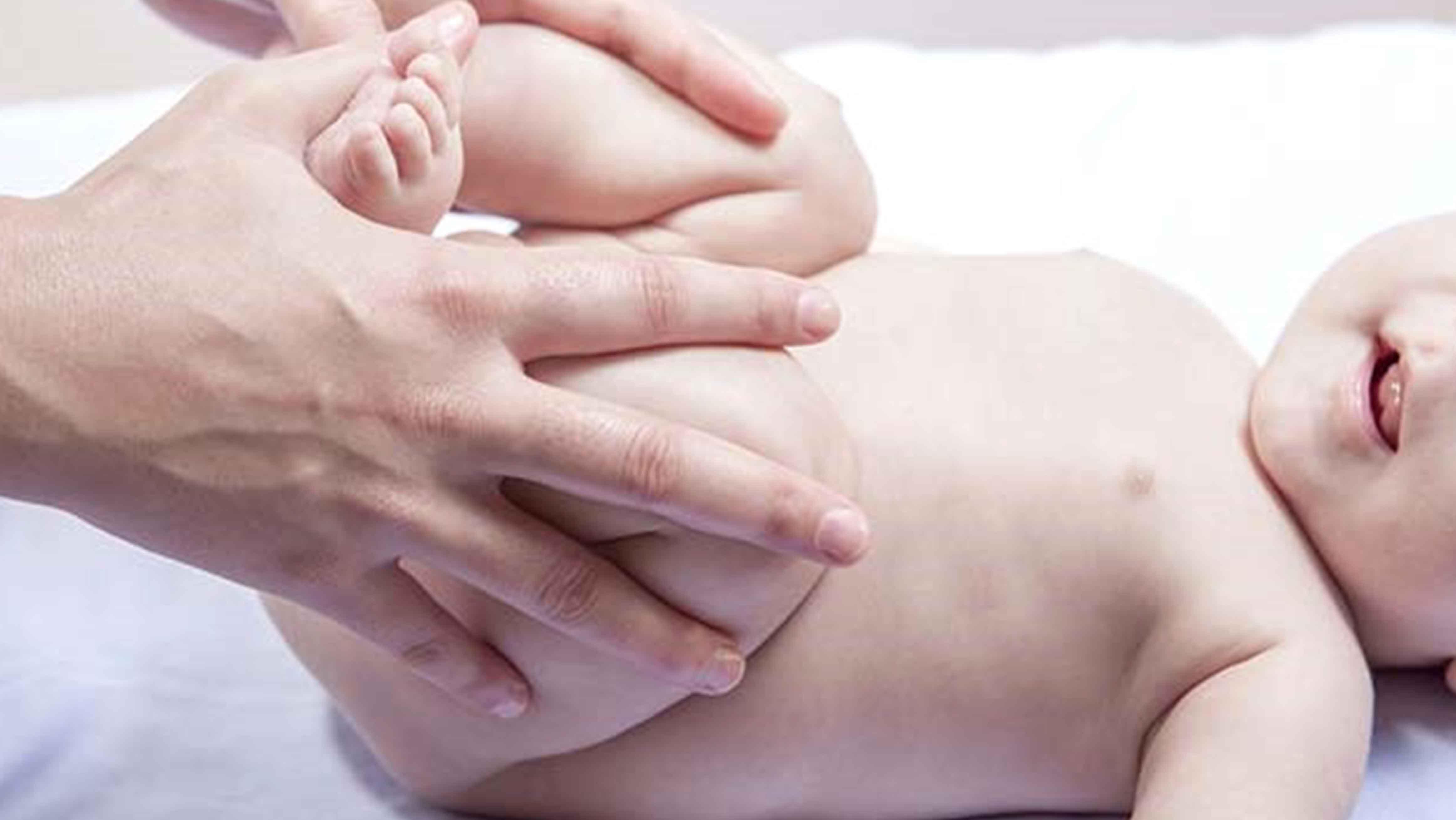 Bebeğinizin karnında şişlik varsa dikkat!