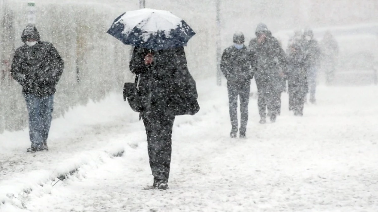 Bere, eldiven dolapta ne varsa çıkarın! İstanbul'un yüksek kesimlerinde pazar günü kar yağışı bekleniyor